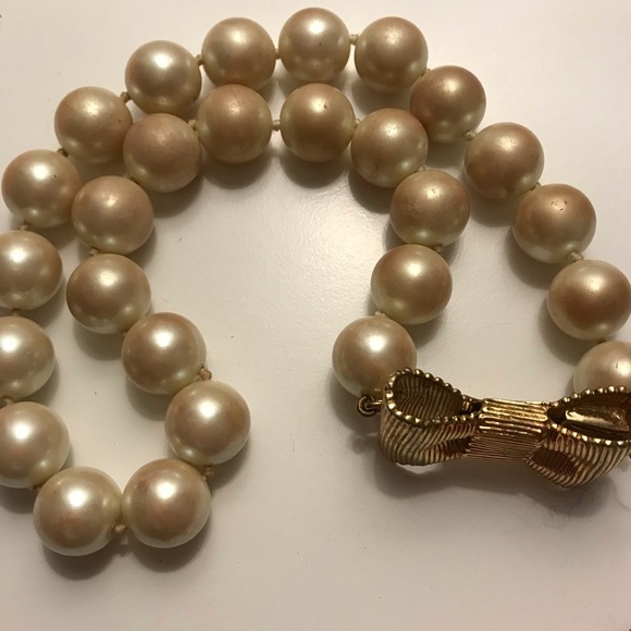 Kate Spade New York All Wrapped Up Pearl Necklace Gold 18" Ribbon Bow co… - Picture 5 of 5